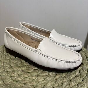 SAS Simplify Everyday White Leather Moccasin Slip In Comfort Loafer